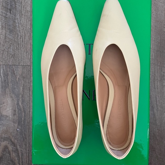 Authentic Bottega Veneta ballerina almond flats shoes in butter - Picture 3 of 12
